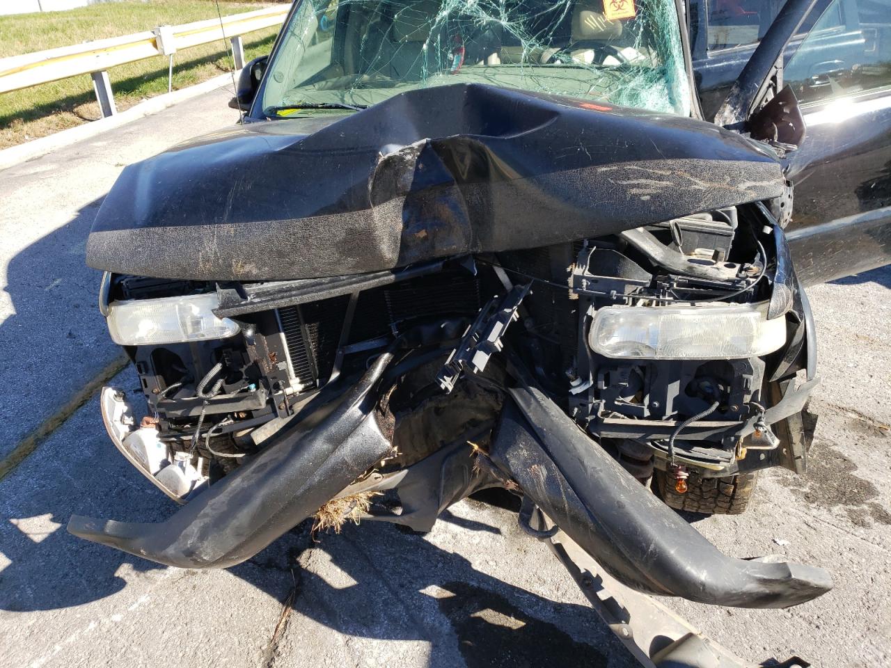 2005 Chevrolet Tahoe VIN 1GNEK13T15R244214 Copart auction photo, front end / side damage thumbnail 12