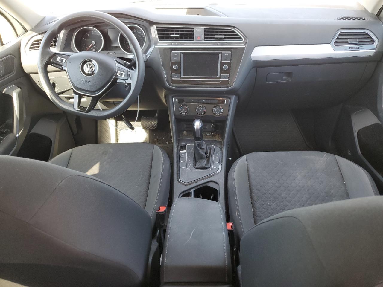 2020 Volkswagen Tiguan VIN 3VV1B7AX8LM055432 Copart auction photo, rear end / minor dent/scratches damage thumbnail 8