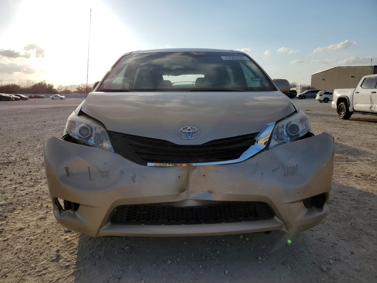 2011 Toyota Sienna VIN 5TDKK3DC0BS048963 Copart auction photo, rear end / front end damage thumbnail 5