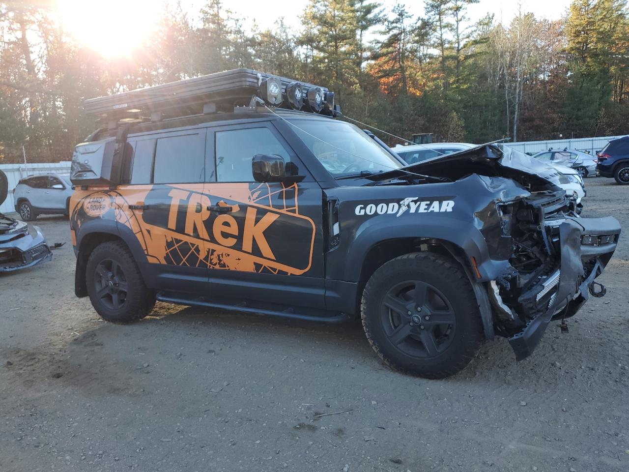 2023 Land Rover Defender VIN SALEJ7EX3P2121582 Copart auction photo, front end / minor dent/scratches damage thumbnail 4