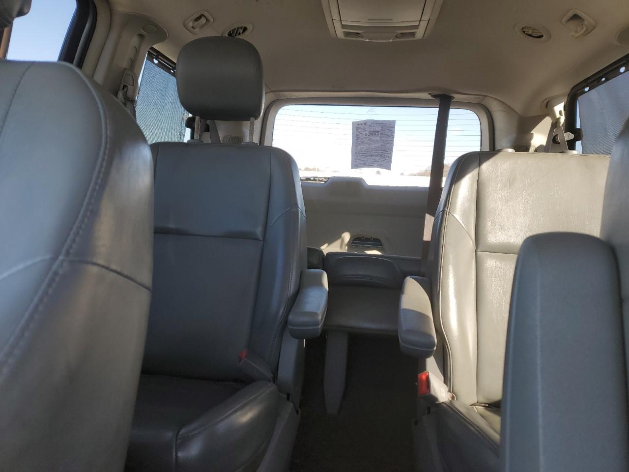 2010 Volkswagen Routan VIN 2V4RW3D15AR272180 Copart auction photo, side / minor dent/scratches damage thumbnail 10