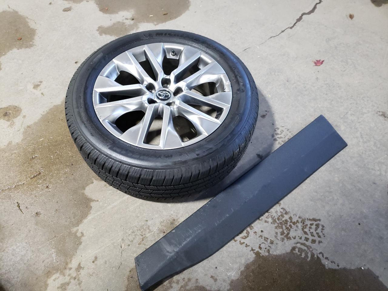 2019 Toyota RAV 4 VIN 2T3A1RFV7KW008751 Copart auction photo, all over damage thumbnail 15
