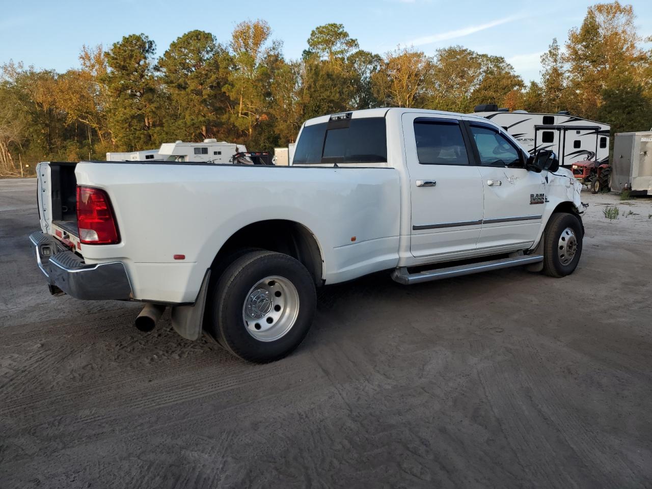 2015 RAM 3500 VIN 3C63RPHL3FG511692 Copart auction photo, front end damage thumbnail 3
