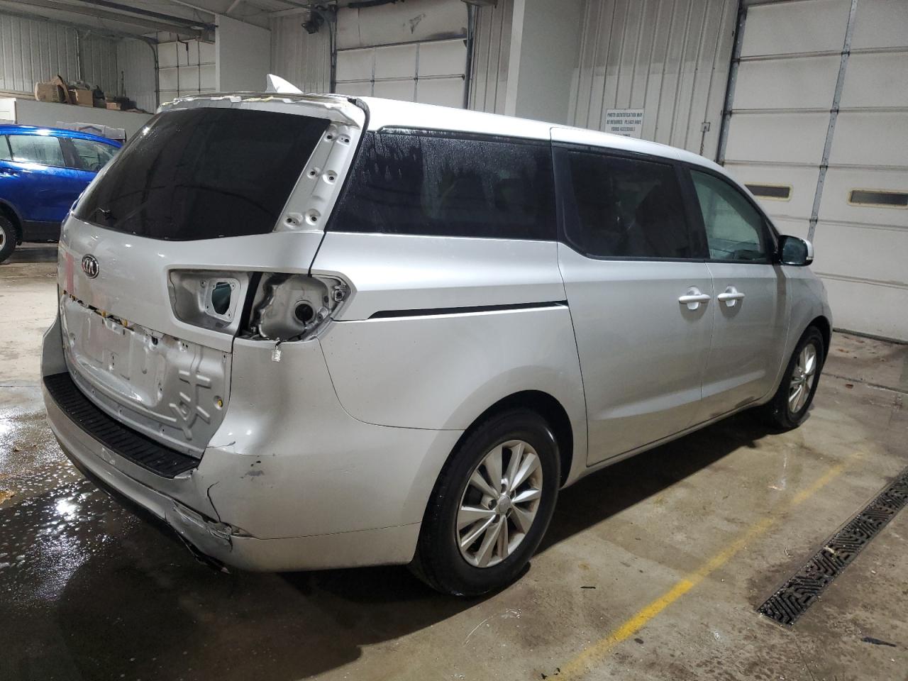 2017 KIA Sedona VIN KNDMB5C12H6227566 Copart auction photo, rear end damage thumbnail 3