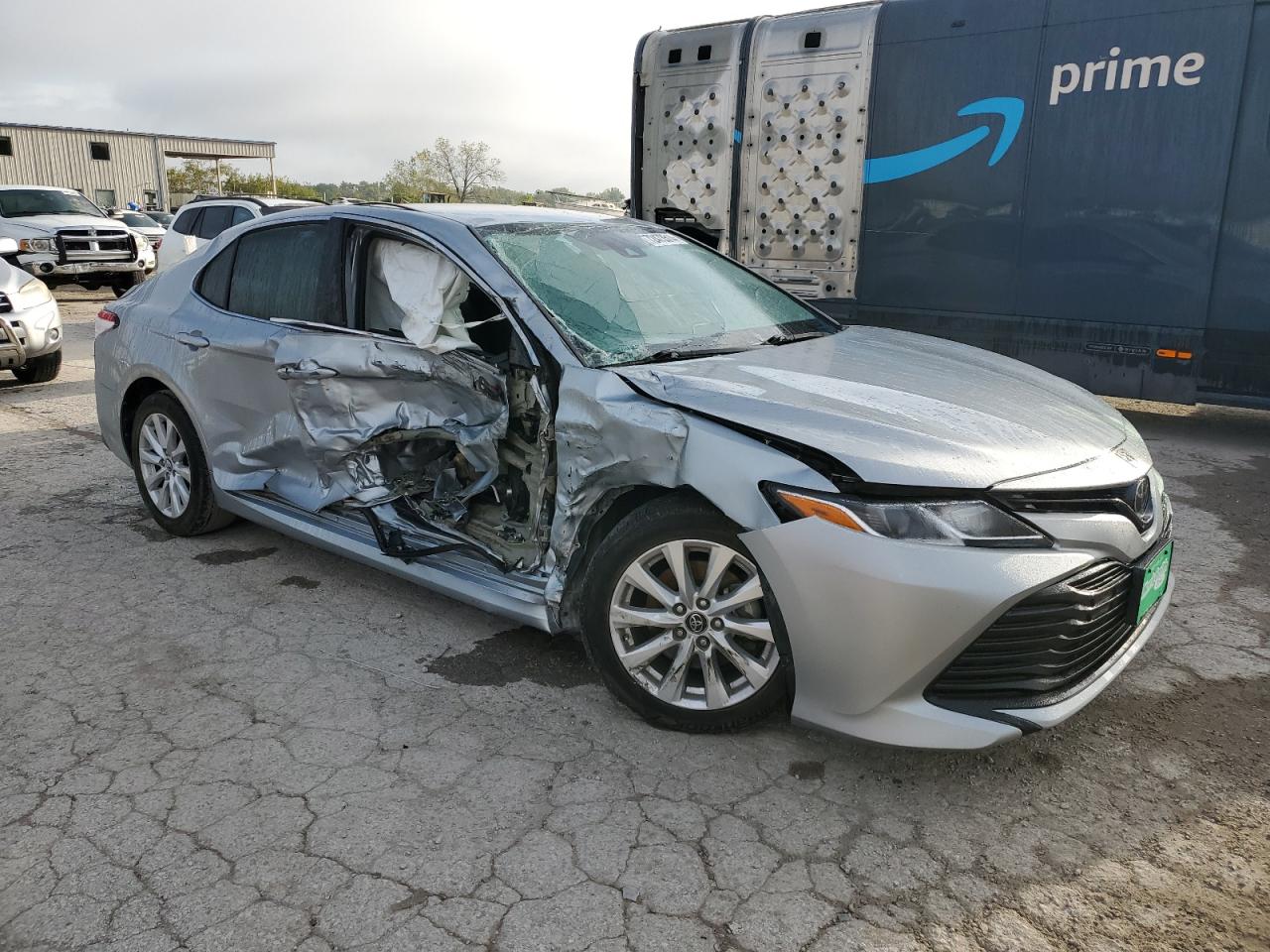 2019 Toyota Camry VIN 4T1B11HK4KU821966 Copart auction photo, all over / minor dent/scratches damage thumbnail 4