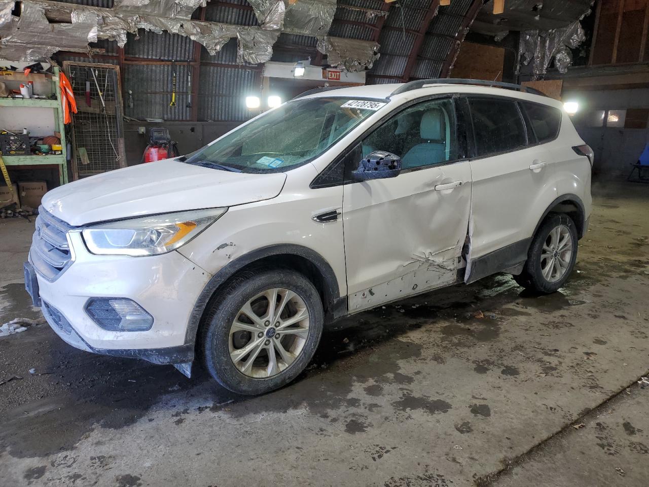 2017 Ford Escape VIN 1FMCU9GD9HUC70228