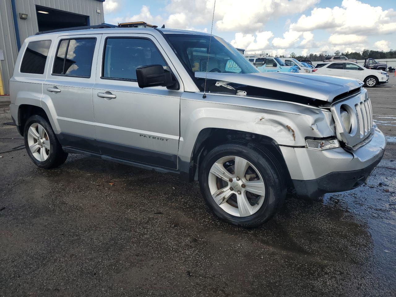 2014 Jeep Liberty (Patriot) VIN 1C4NJPFA2ED515321 Copart auction photo, front end damage thumbnail 4