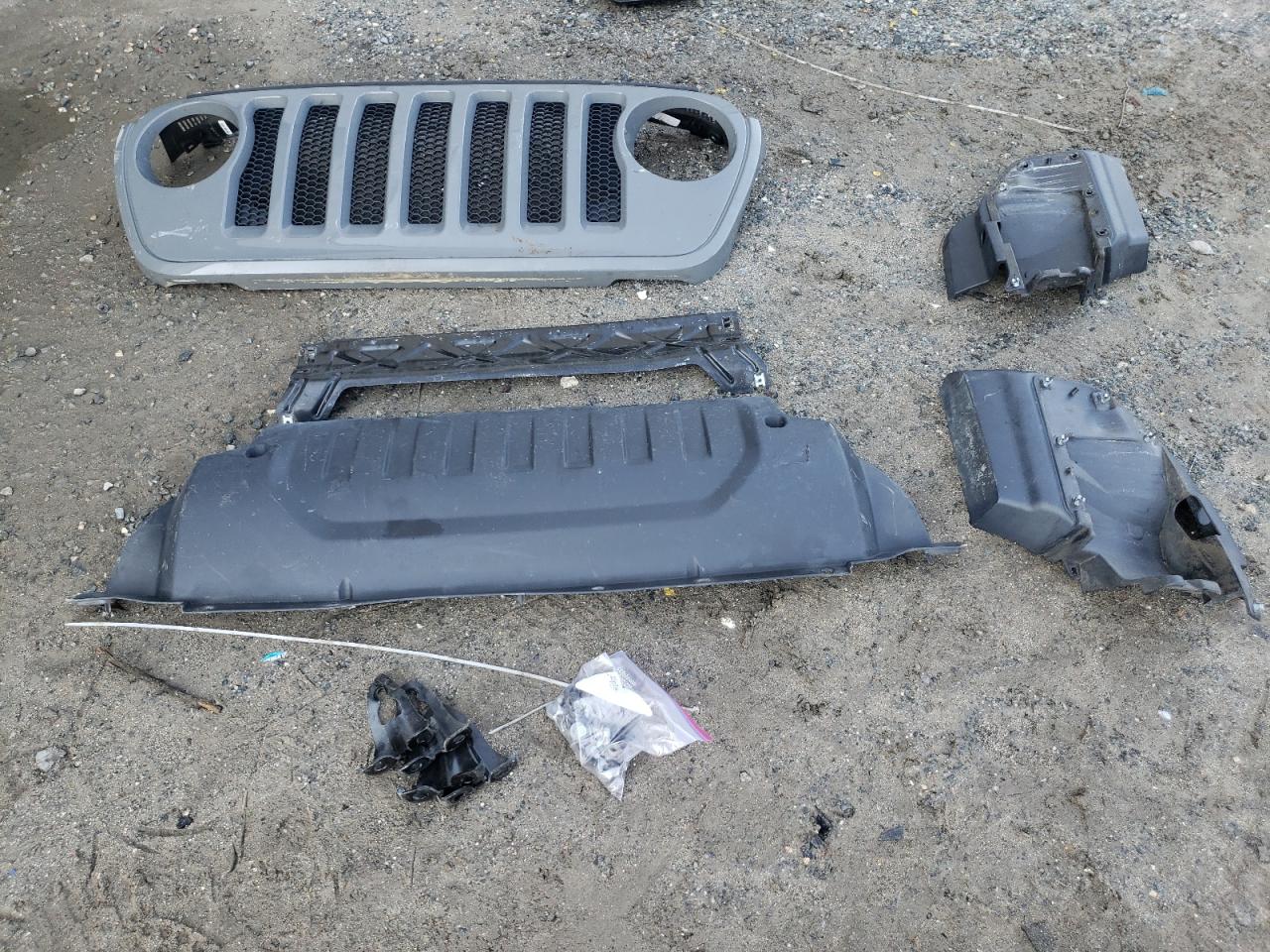 2018 Jeep Wrangler VIN 1C4HJXDG2JW261306 Copart auction photo, front end damage thumbnail 13