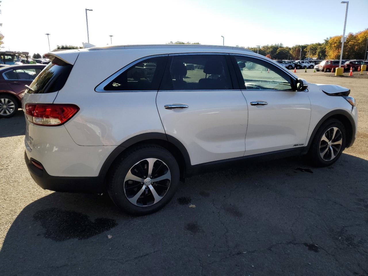 2018 KIA Sorento VIN 5XYPHDA59JG400434 Copart auction photo, front end / minor dent/scratches damage thumbnail 3