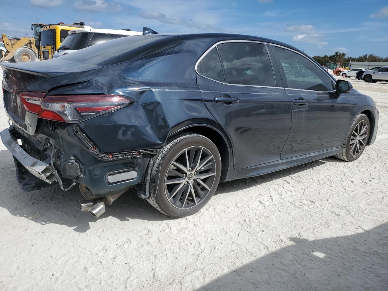 2021 Toyota Camry VIN 4T1T11AKXMU513671 Copart auction photo, rear end damage thumbnail 3
