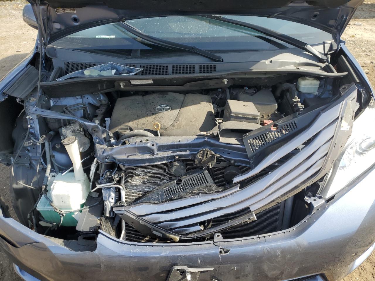 2017 Toyota Sienna VIN 5TDYZ3DC6HS824687 Copart auction photo, front end / minor dent/scratches damage thumbnail 13