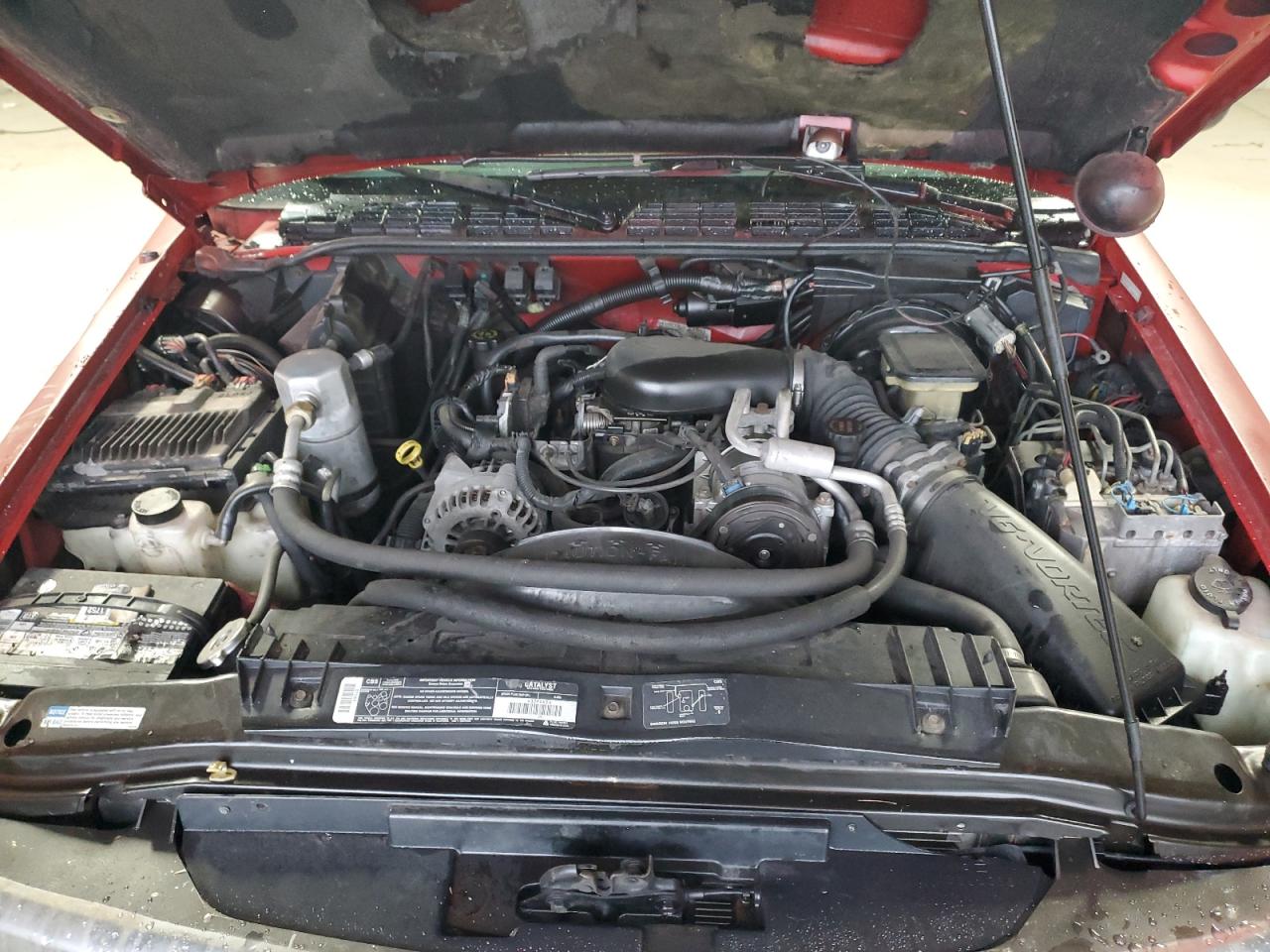 1996 Chevrolet S-10 Pickup VIN 1GCDT19X2TK128327 Copart auction photo, all over damage thumbnail 13