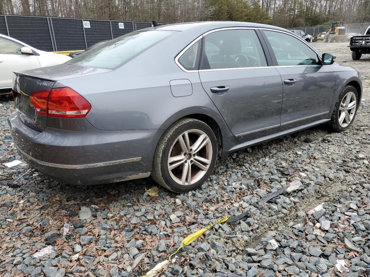 2015 Volkswagen Passat VIN 1VWCT7A39FC007829 Copart auction photo, minor dent/scratches / undercarriage damage thumbnail 3