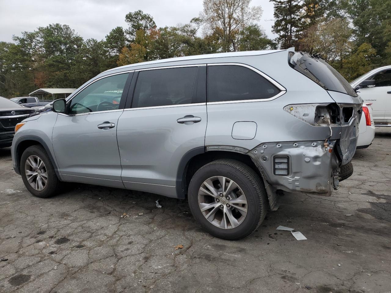 2015 Toyota Highlander VIN 5TDKKRFH3FS089931 Copart auction photo, rear end damage thumbnail 2