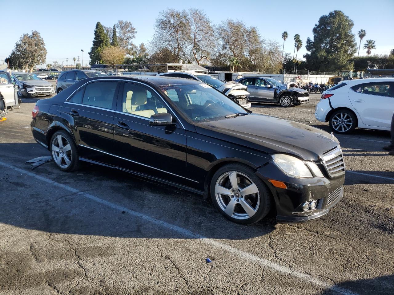 2010 Mercedes-Benz E-klasse VIN WDDHF8HB9AA053013 Copart auction photo, vandalism / minor dent/scratches damage thumbnail 4