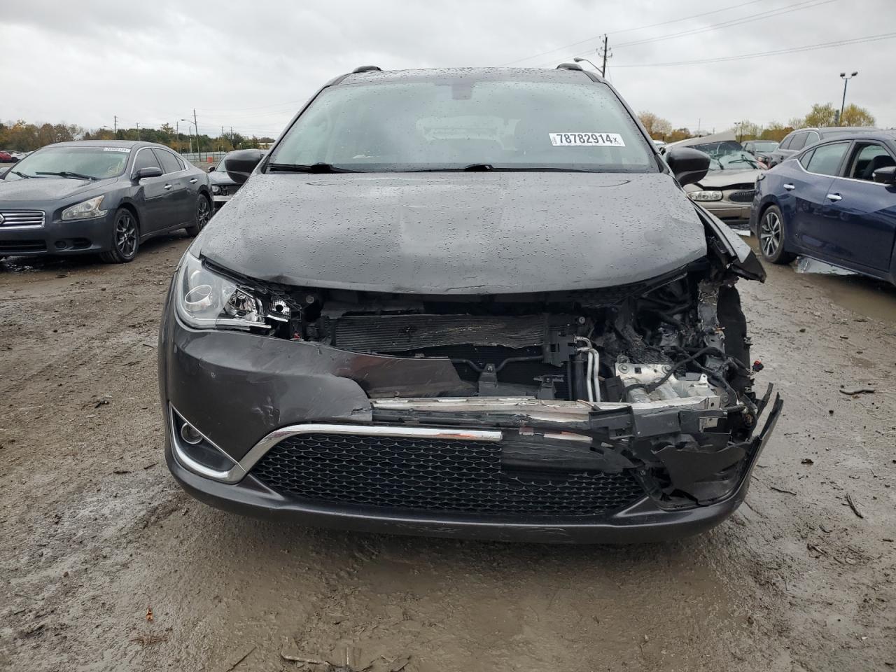 2019 Chrysler Pacifica VIN 2C4RC1FG4KR526729 Copart auction photo, front end / minor dent/scratches damage thumbnail 5