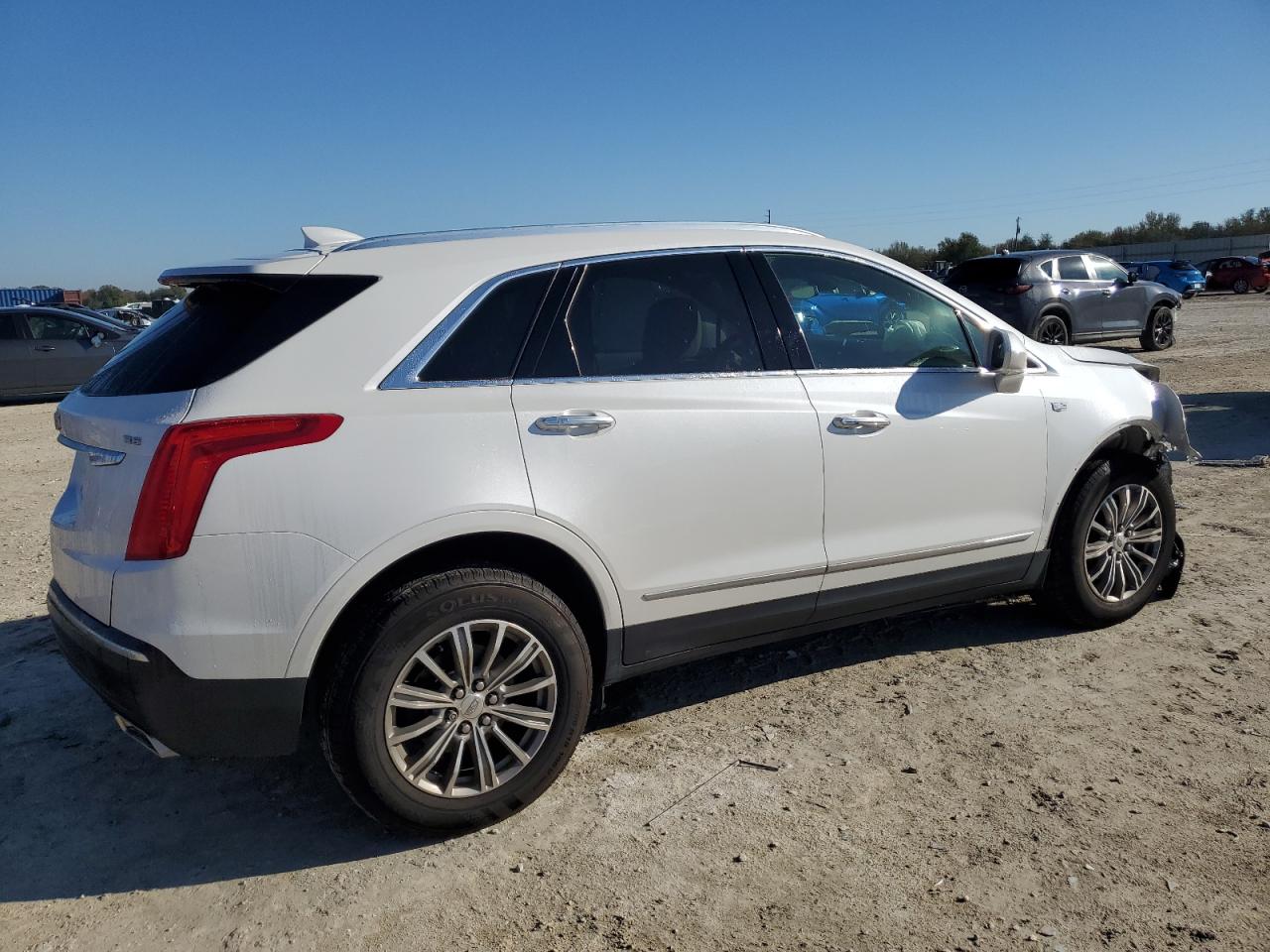 2019 Cadillac XT5 VIN 1GYKNDRS5KZ235993 Copart auction photo, front end / side damage thumbnail 3