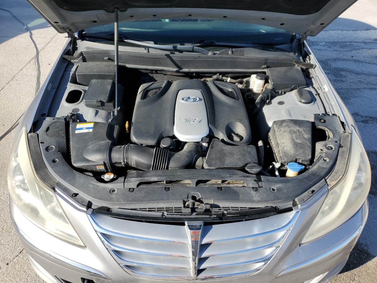 2012 Hyundai Genesis VIN KMHGC4DF6CU165779 Copart auction photo, undercarriage / minor dent/scratches damage thumbnail 11