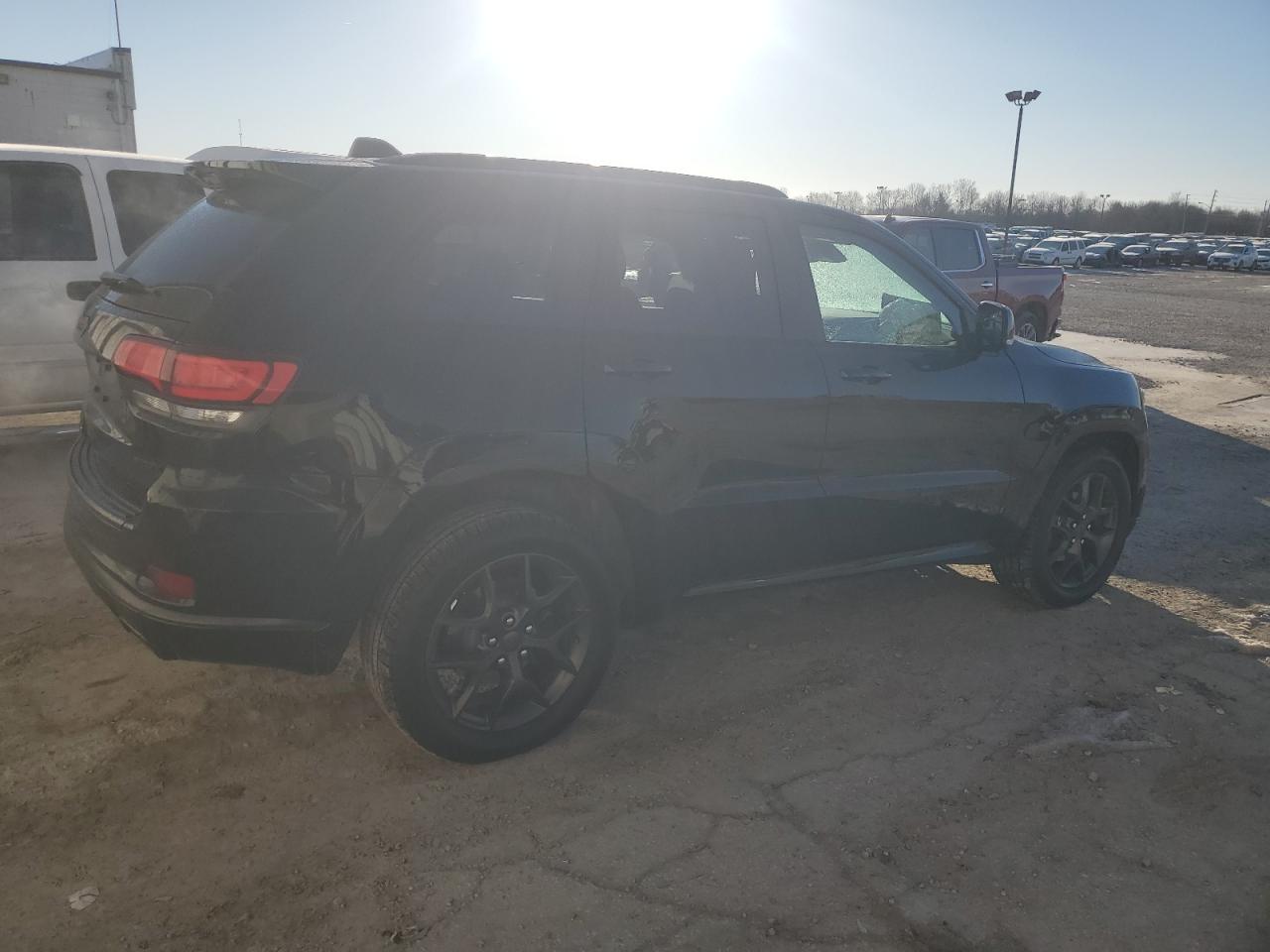 2019 Jeep Grand Cherokee VIN 1C4RJFBG9KC588189 Copart auction photo, front end / minor dent/scratches damage thumbnail 3