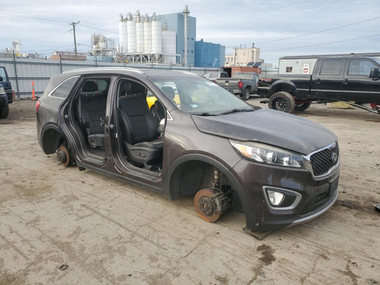 2016 KIA Sorento VIN 5XYPHDA12GG032281 Copart auction photo, vandalism damage thumbnail 4