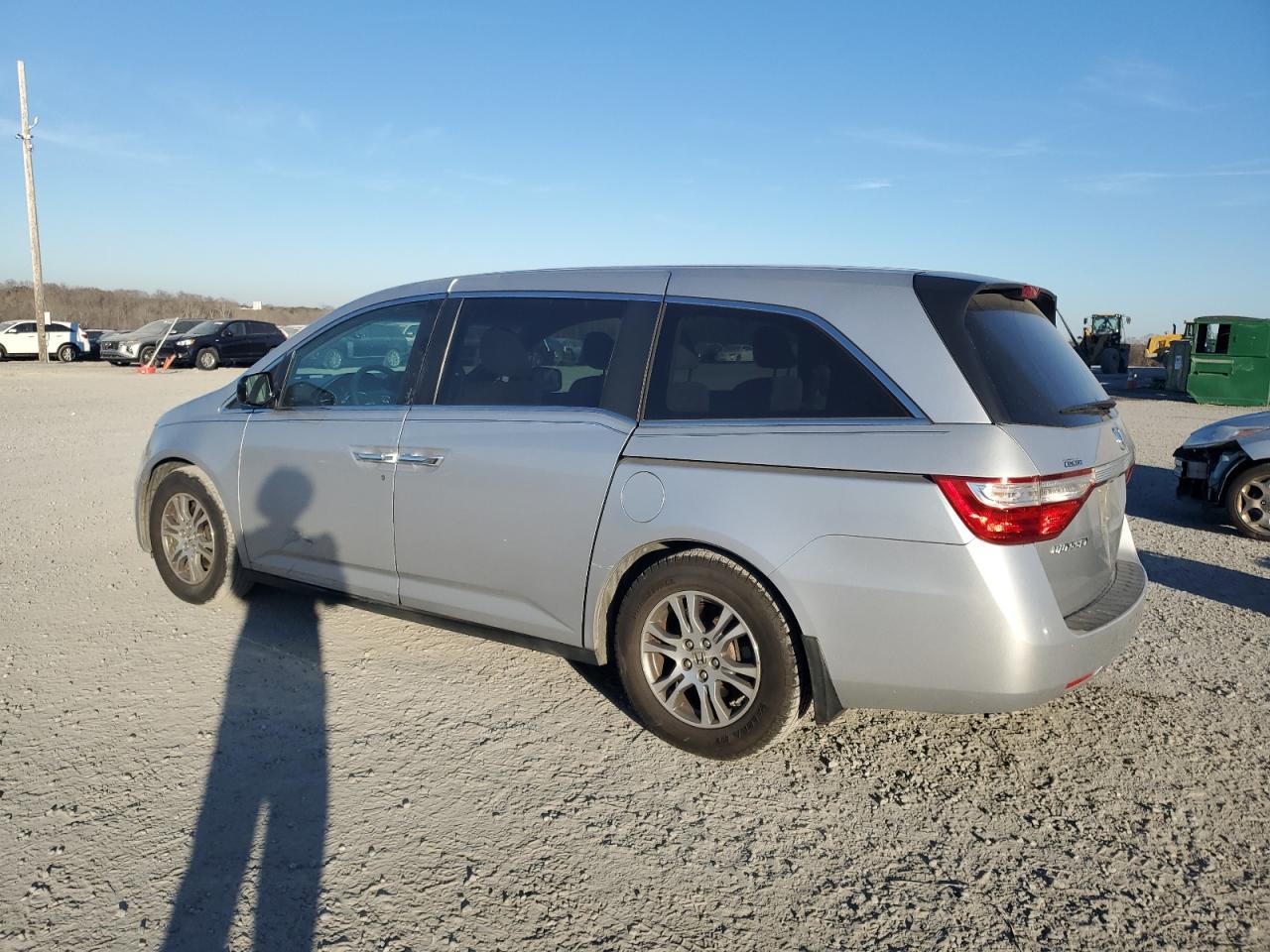 2013 Honda Odyssey VIN 5FNRL5H43DB088004 Copart auction photo, front end / minor dent/scratches damage thumbnail 2