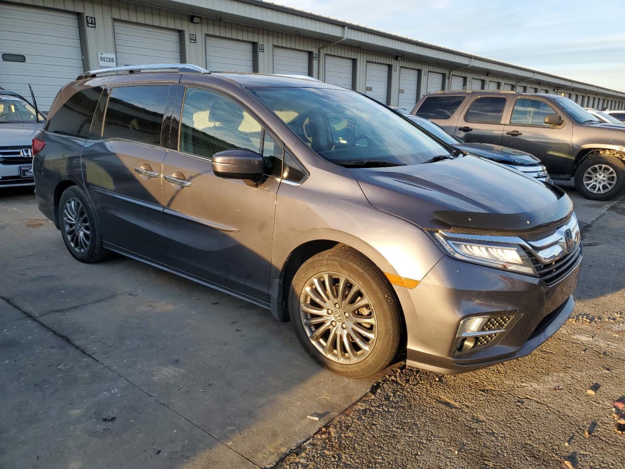 2020 Honda Odyssey VIN 5FNRL6H97LB008817 Copart auction photo, all over / minor dent/scratches damage thumbnail 4
