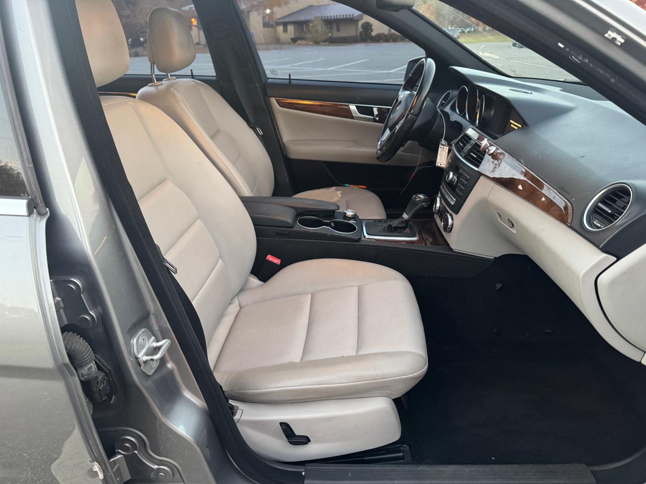 2012 Mercedes-Benz C-klasse VIN WDDGF8BB5CR204969 Copart auction photo, normal wear / minor dent/scratches damage thumbnail 5