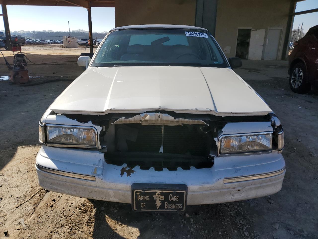 1997 Lincoln Town Car VIN 1LNLM82W9VY633666 Copart auction photo, front end damage thumbnail 5