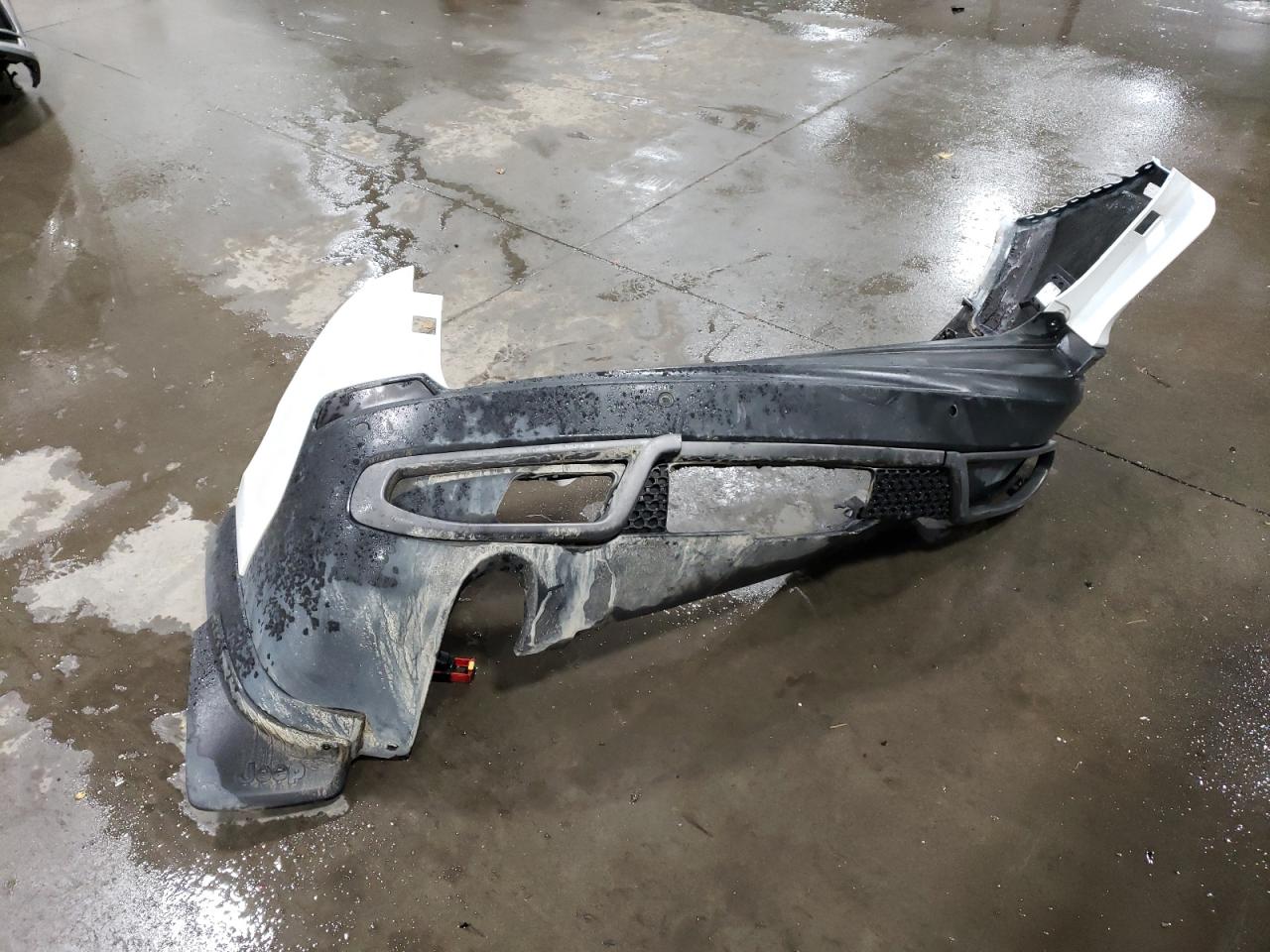 2019 Jeep Cherokee VIN 1C4PJMBX0KD471218 Copart auction photo, rear end damage thumbnail 14