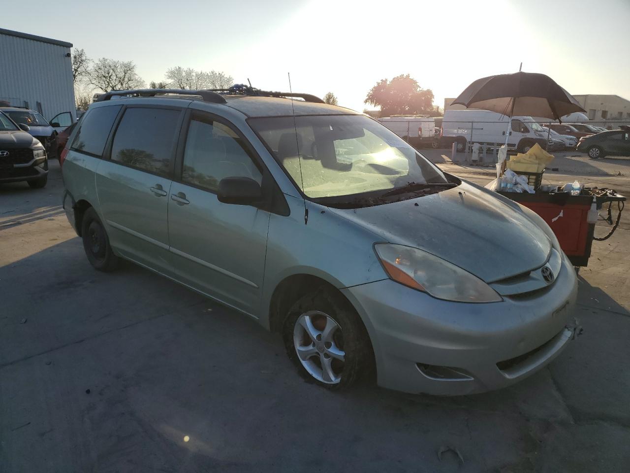 2007 Toyota Sienna VIN 5TDZK23C27S043037 Copart auction photo, front end / rear end damage thumbnail 4