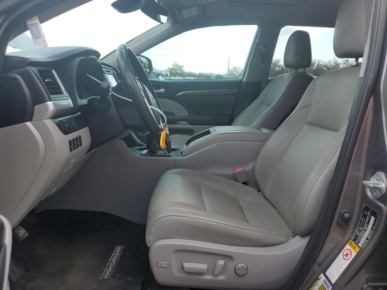 2019 Toyota Highlander VIN 5TDYZRFH7KS325027 Copart auction photo, rear end / side damage thumbnail 7