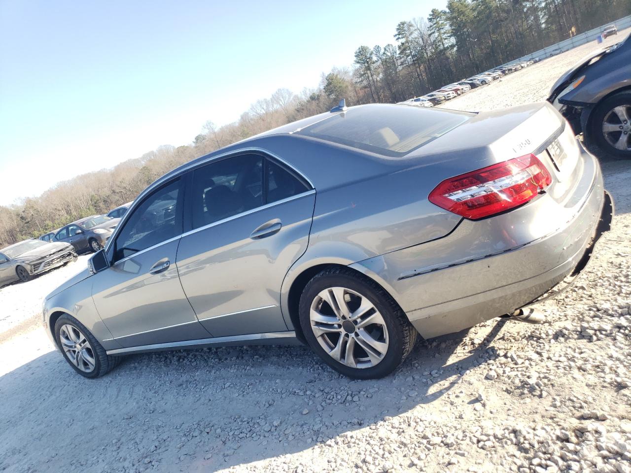 2011 Mercedes-Benz E-klasse VIN WDDHF5GB8BA331529 Copart auction photo, rear end / minor dent/scratches damage thumbnail 2