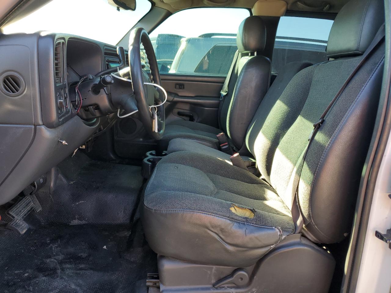 2005 Chevrolet Silverado VIN 1GCEC19V85Z328688 Copart auction photo, front end damage thumbnail 7
