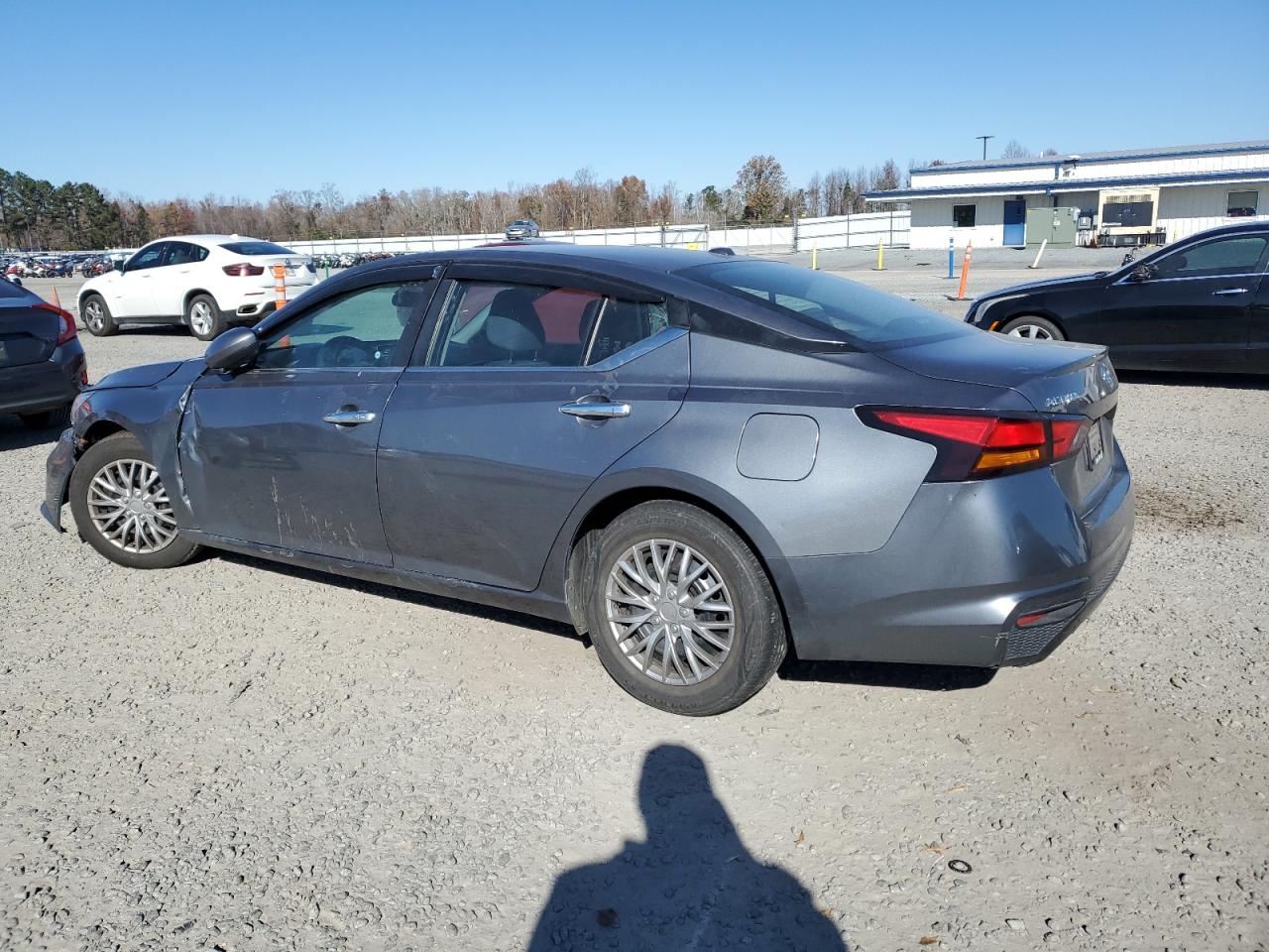 2020 Nissan Altima VIN 1N4BL4BV3LC201450 Copart auction photo, front end / side damage thumbnail 2