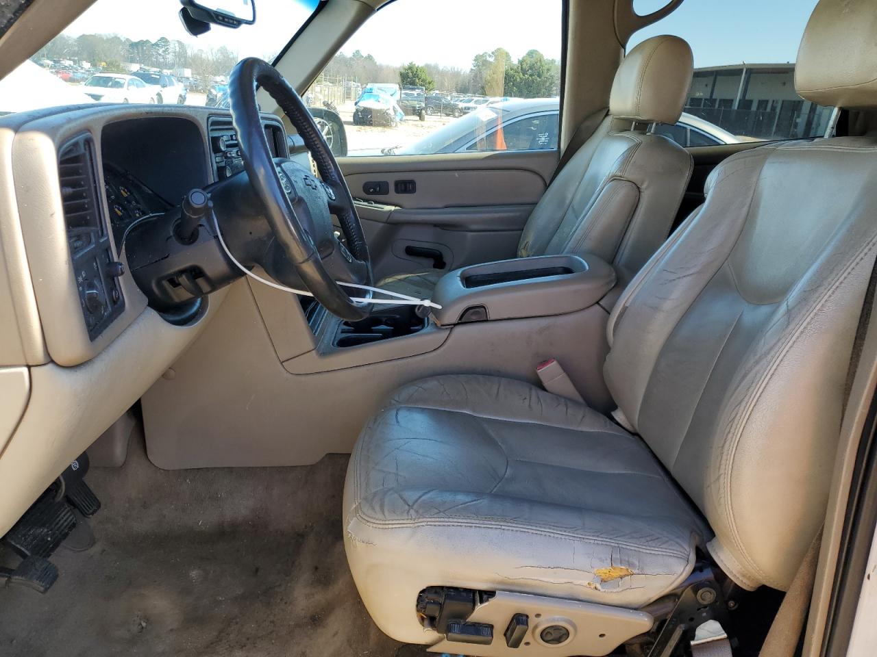 2004 Chevrolet Tahoe VIN 1GNEC13Z24J136649 Copart auction photo, side / front end damage thumbnail 7