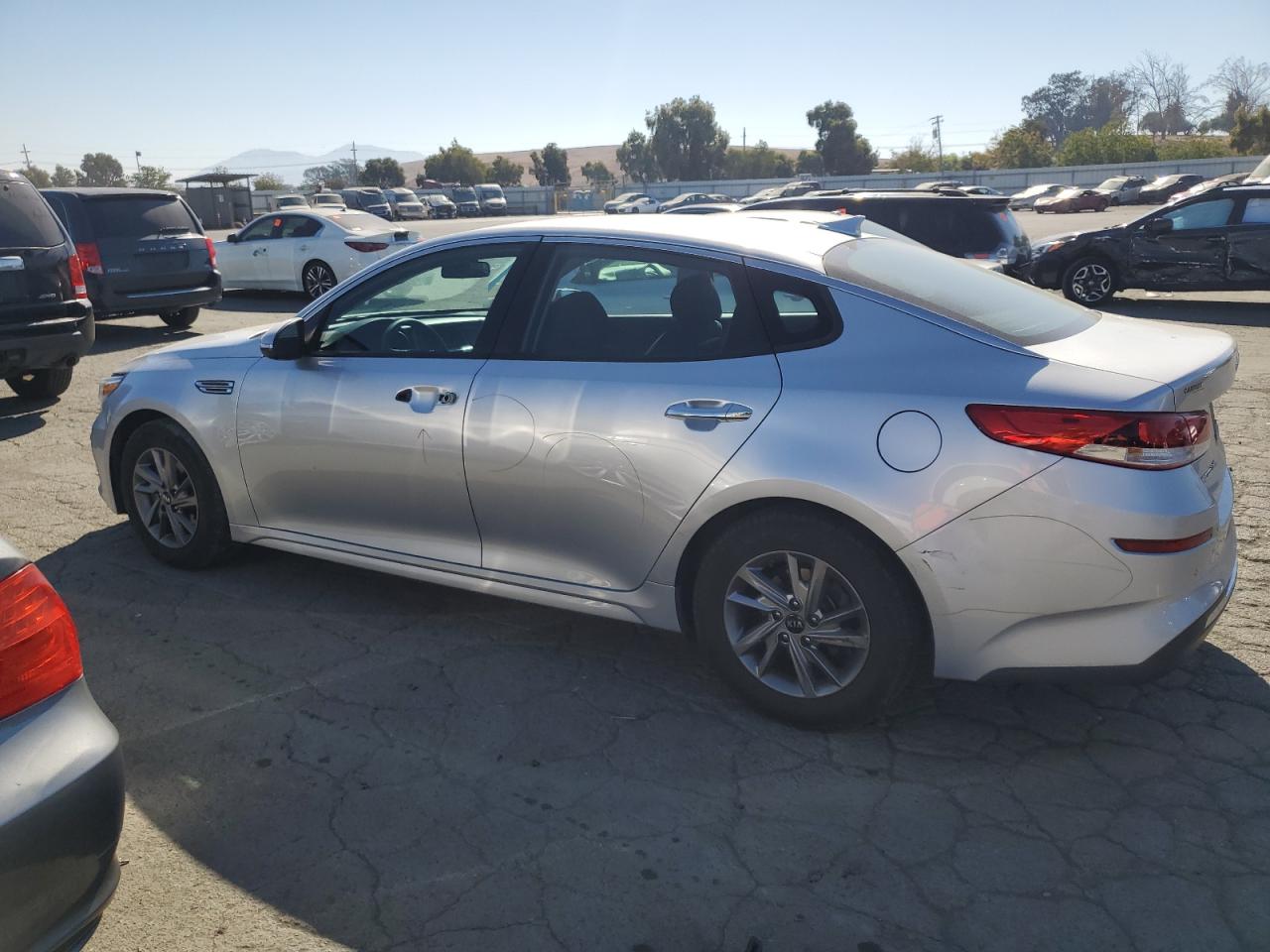 2019 KIA Optima VIN 5XXGT4L3XKG354550 Copart auction photo, rear end damage thumbnail 2