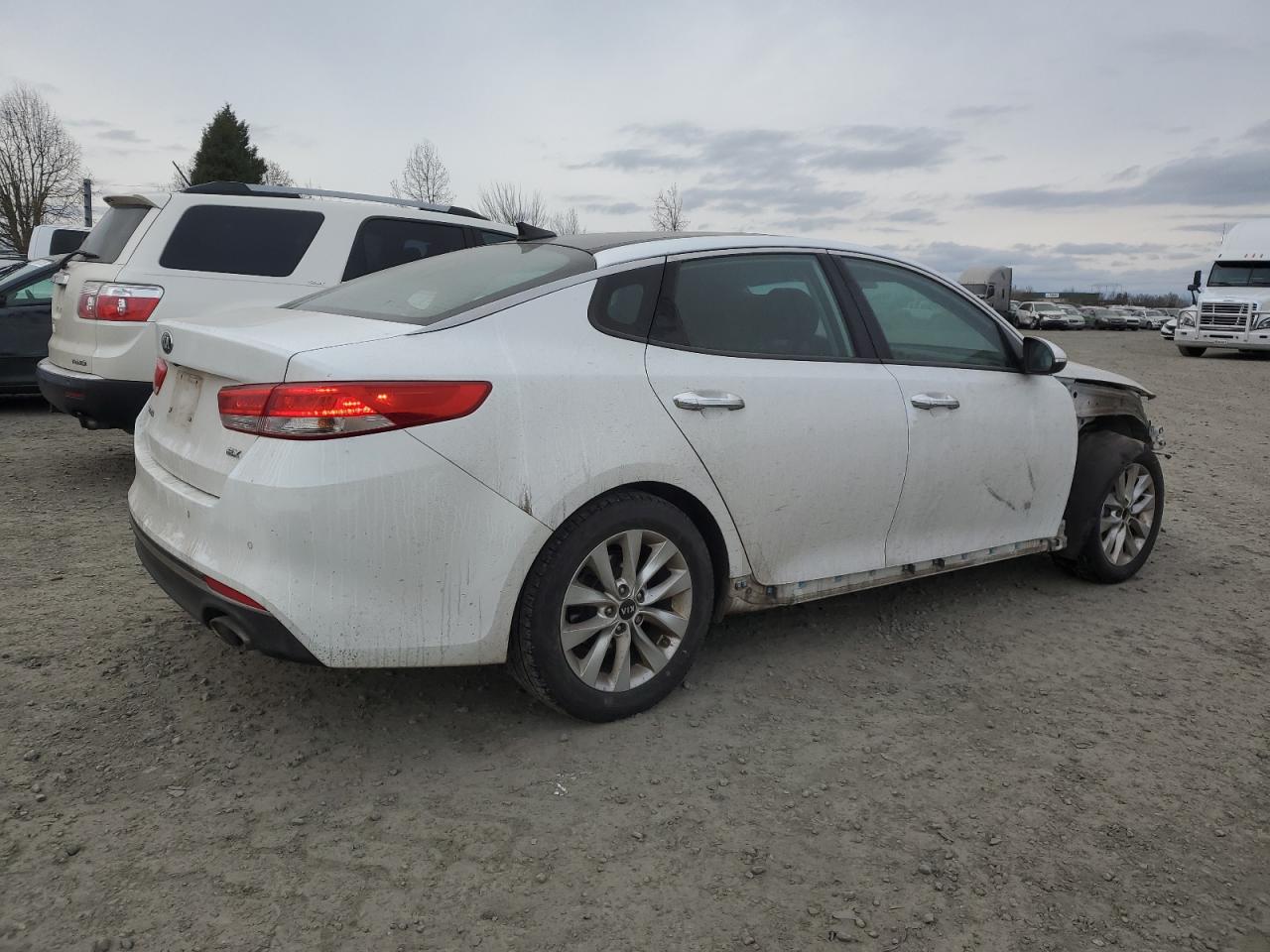2016 KIA Optima VIN 5XXGU4L39GG078608 Copart auction photo, front end / side damage thumbnail 3