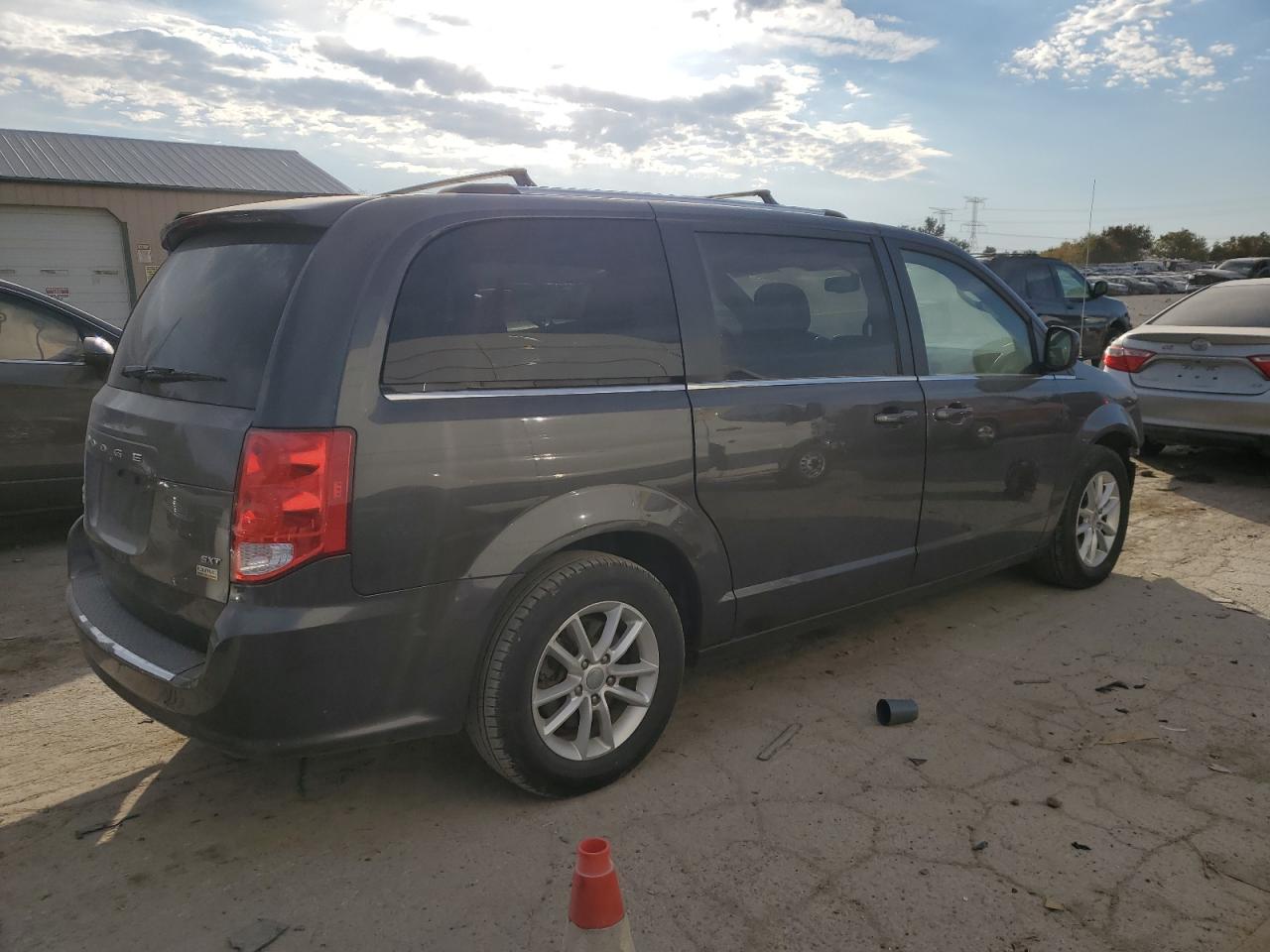 2018 Dodge Caravan VIN 2C4RDGCG7JR240599 Copart auction photo, front end damage thumbnail 3