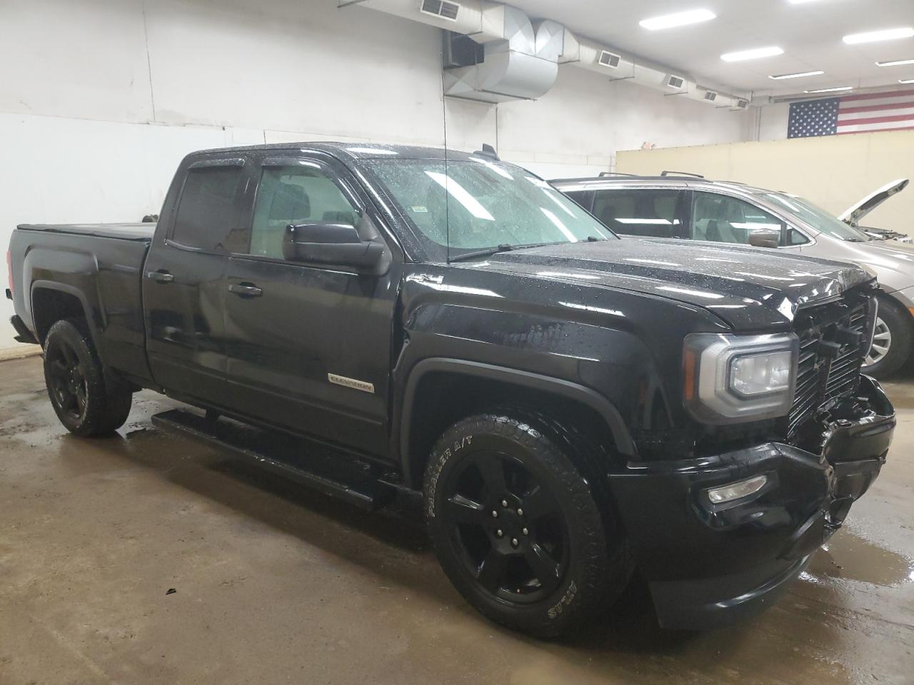 2019 GMC Sierra VIN 2GTV2LEC6K1197588 Copart auction photo, front end / side damage thumbnail 4