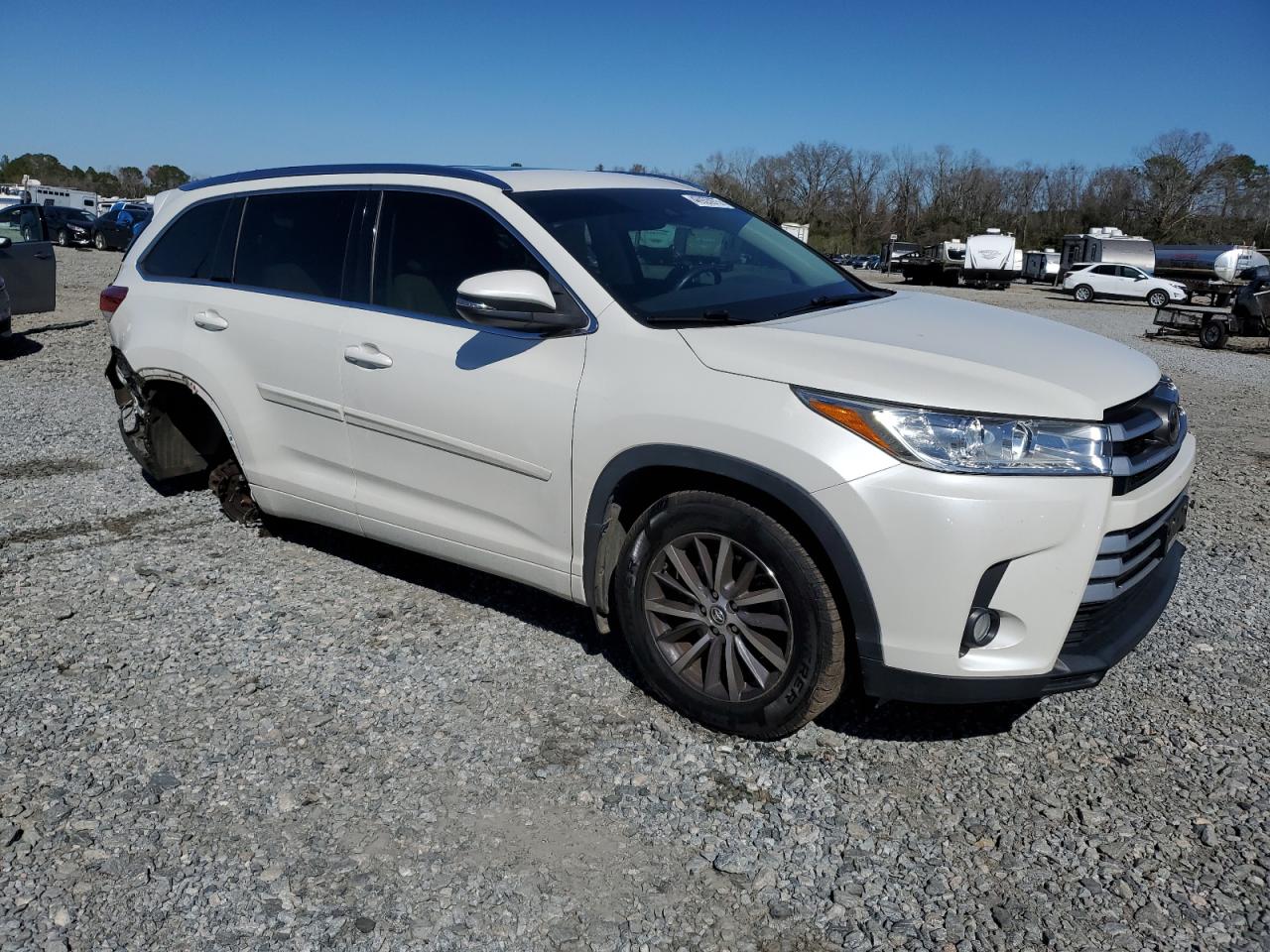 2018 Toyota Highlander VIN 5TDJZRFH6JS545176 Copart auction photo, rear end / side damage thumbnail 4