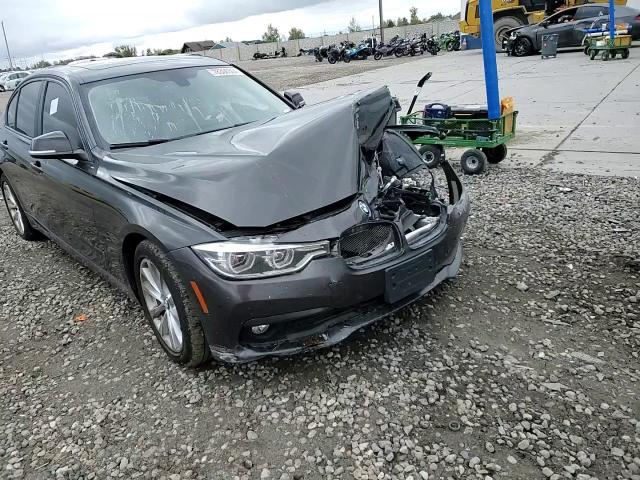 2018 BMW 3er VIN WBA8E5G5XJNU47441 Copart auction photo, front end damage thumbnail 10