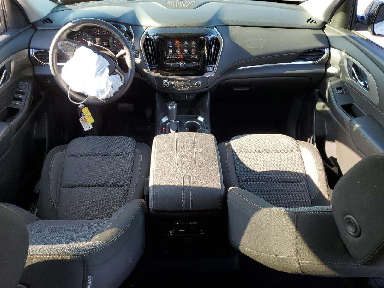 2020 Chevrolet Traverse VIN 1GNERFKW3LJ272094 Copart auction photo, front end / minor dent/scratches damage thumbnail 8
