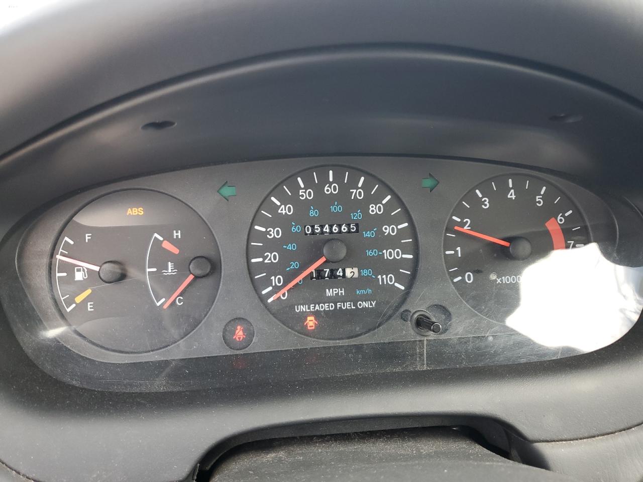 1996 GEO Prizm VIN 1Y1SK5261TZ028032 Copart auction photo, normal wear / minor dent/scratches damage thumbnail 9