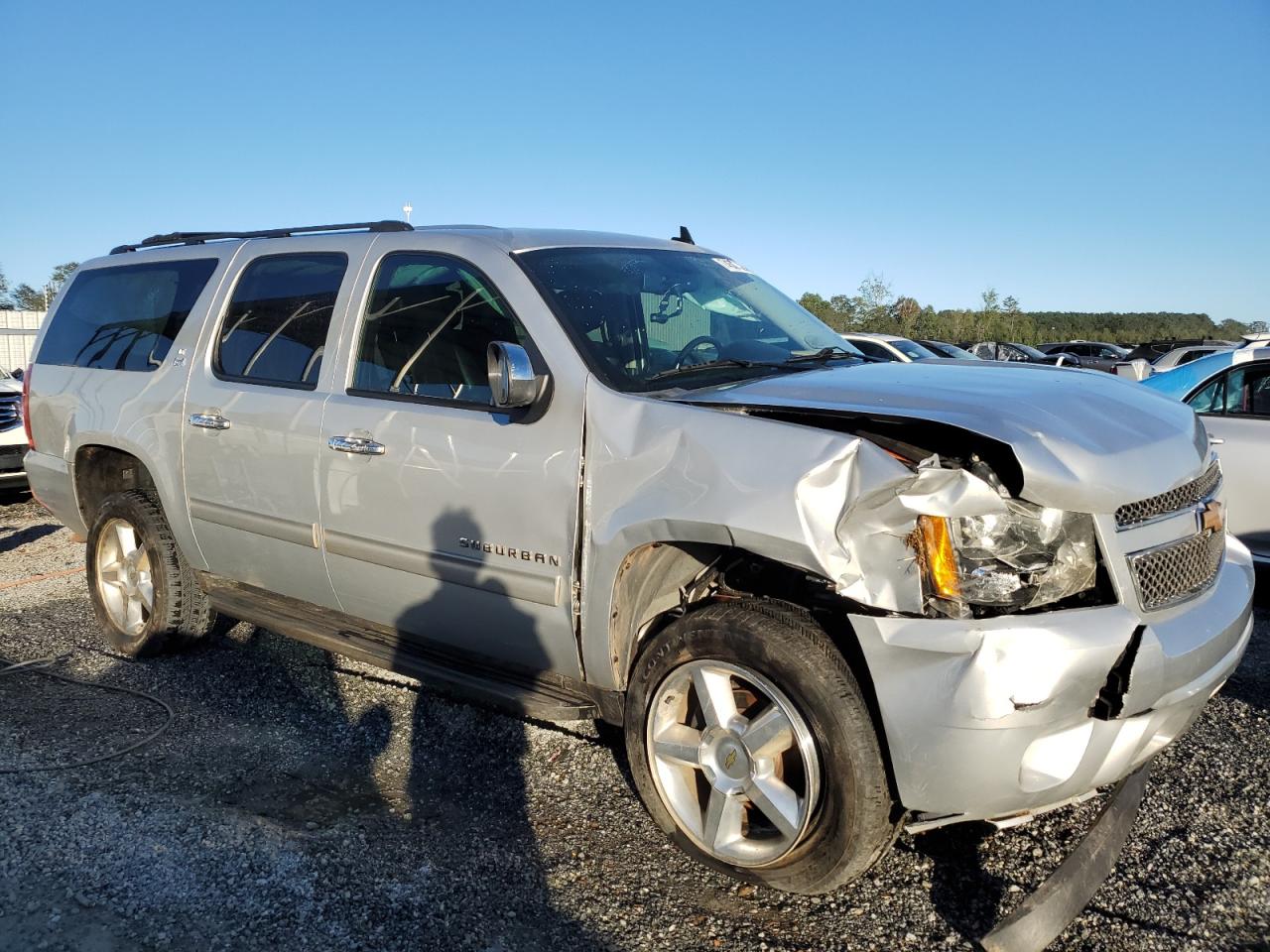 2014 Chevrolet Suburban VIN 1GNSKJE76ER208747 Copart auction photo, front end / minor dent/scratches damage thumbnail 4