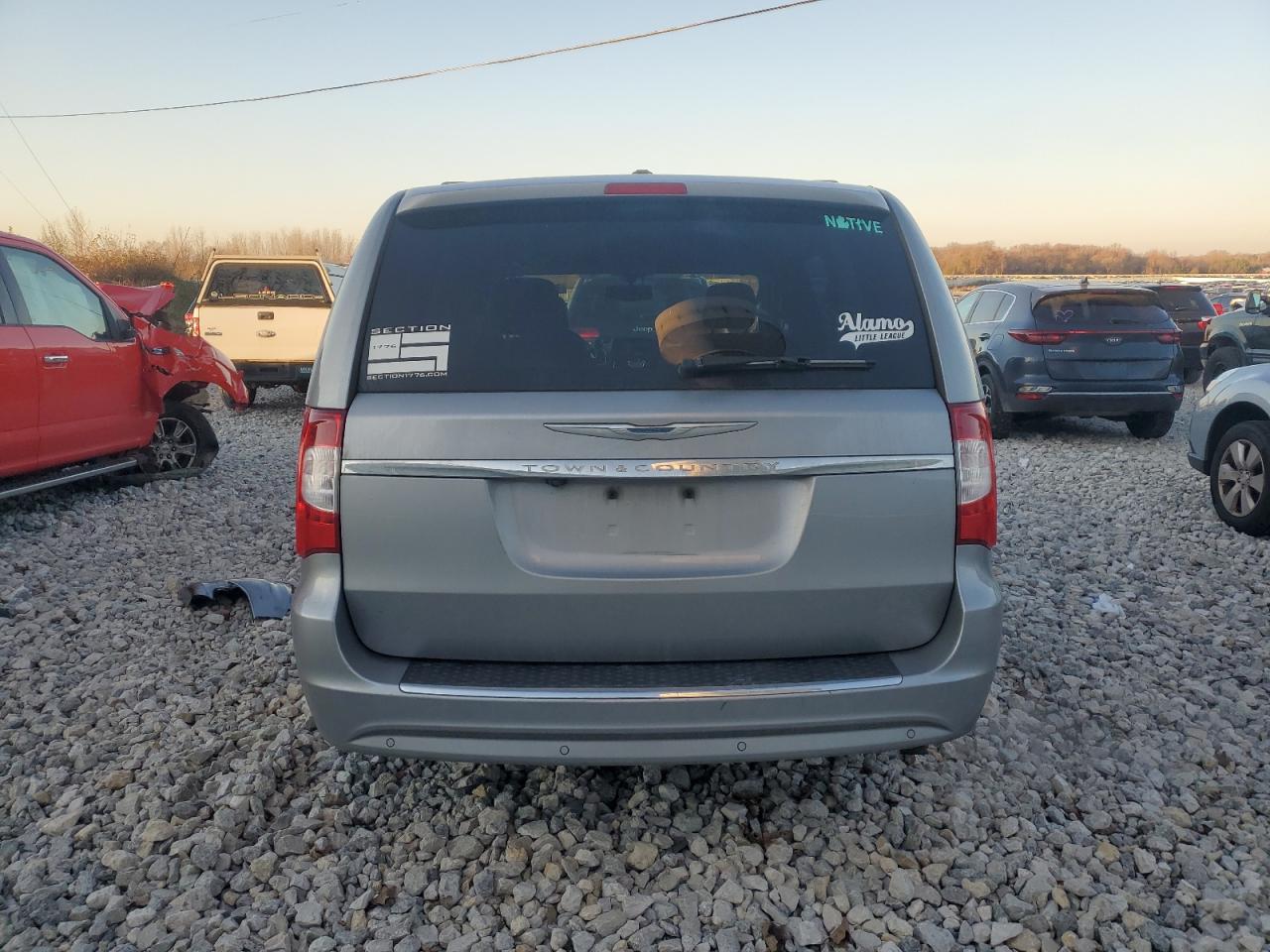 2015 Chrysler Town & Country VIN 2C4RC1CG6FR743323 Copart auction photo, front end / side damage thumbnail 6