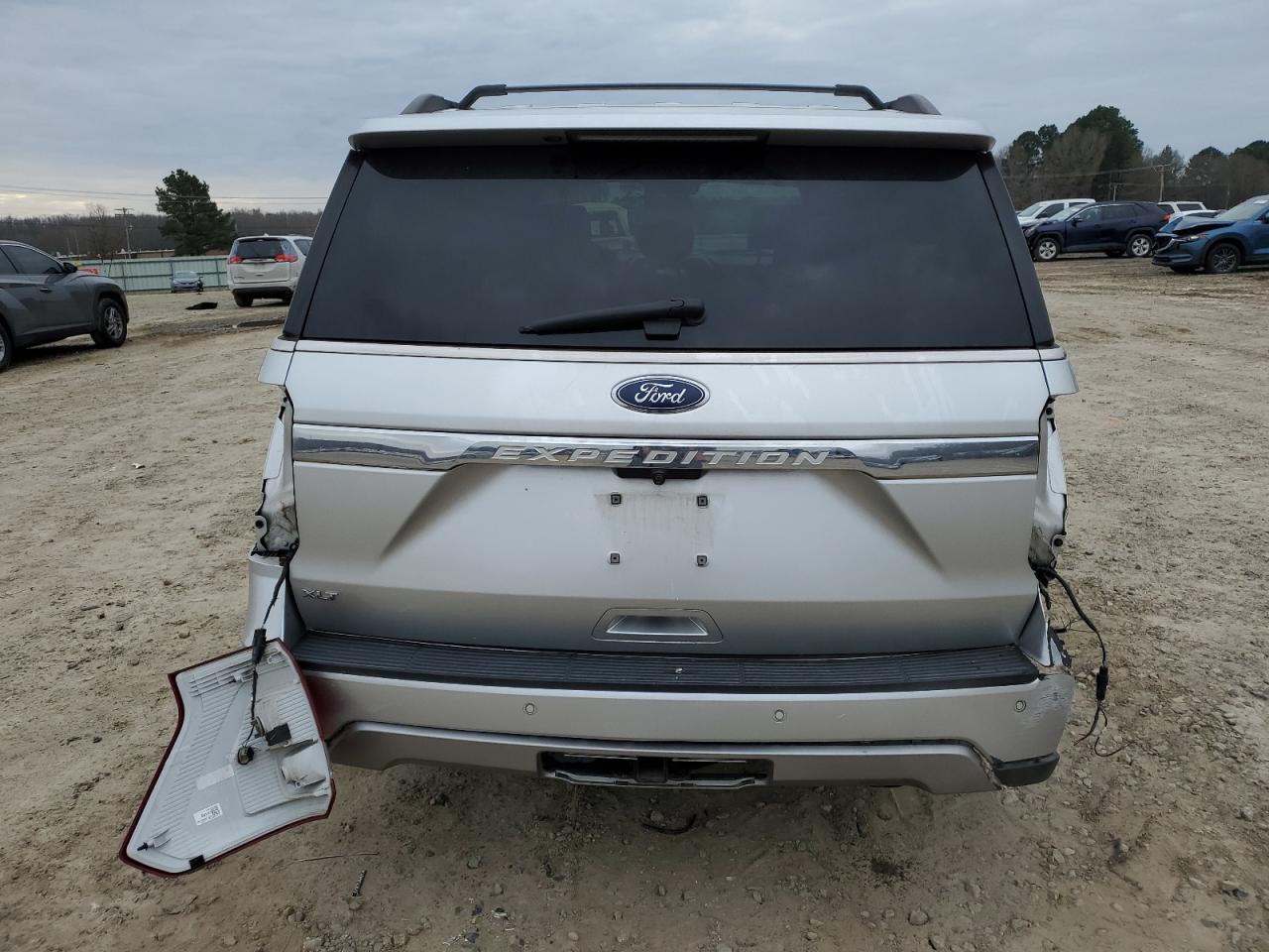 2018 Ford Expedition VIN 1FMJU1HT7JEA28505 Copart auction photo, all over damage thumbnail 6