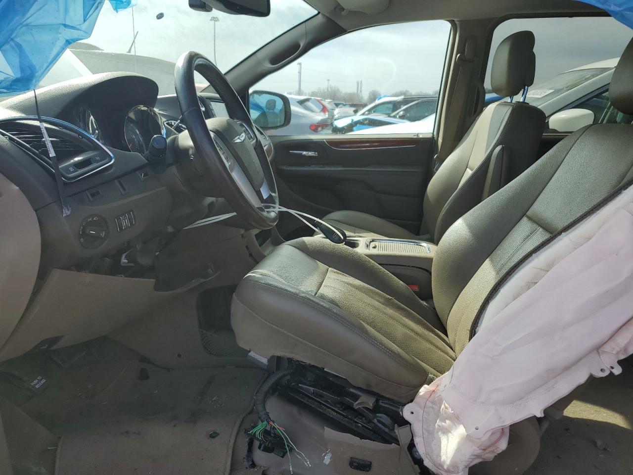 2015 Chrysler Town & Country VIN 2C4RC1CG4FR561930 Copart auction photo, all over damage thumbnail 7