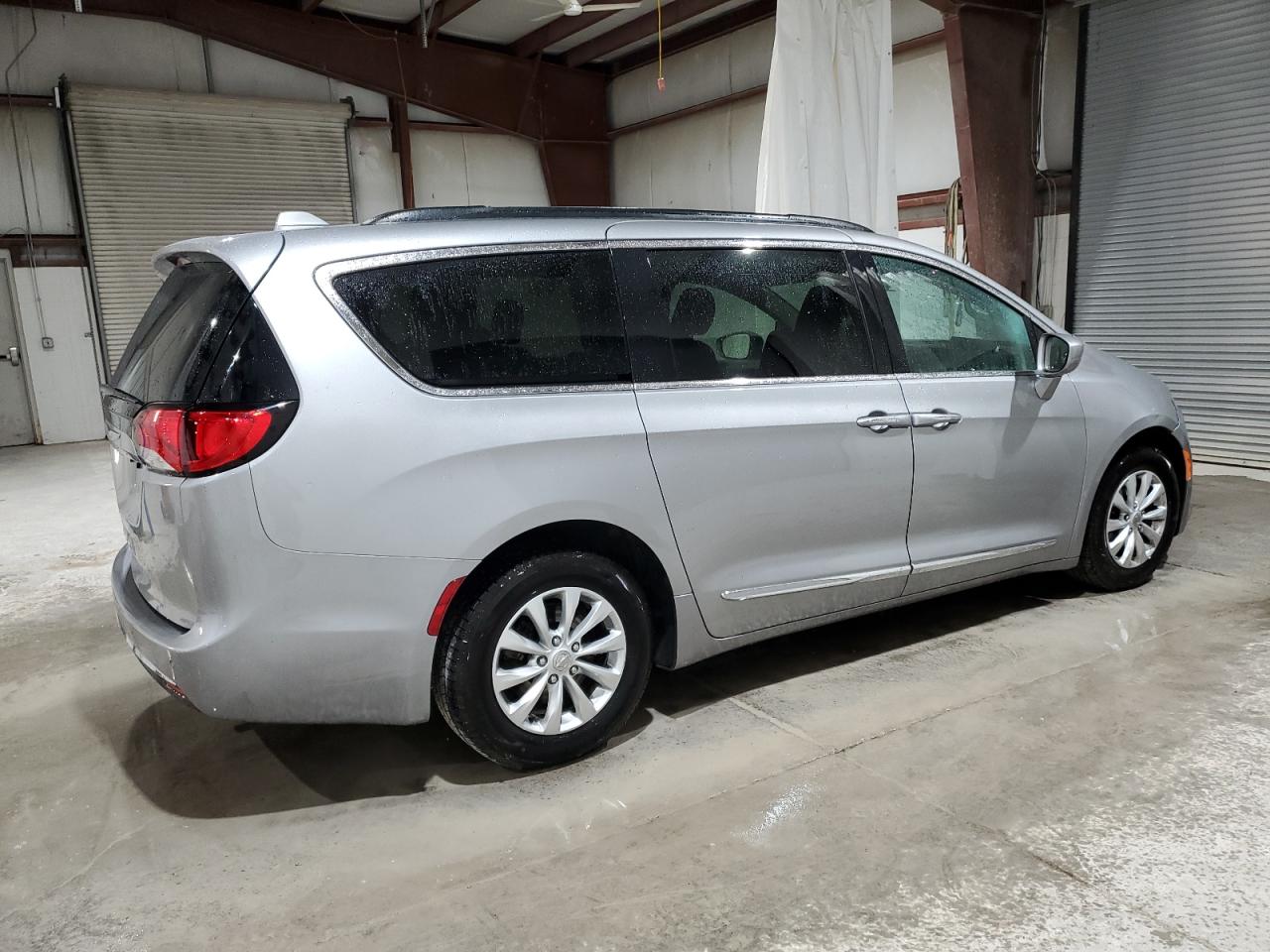 2017 Chrysler Pacifica VIN 2C4RC1BG5HR762465 Copart auction photo, front end damage thumbnail 3