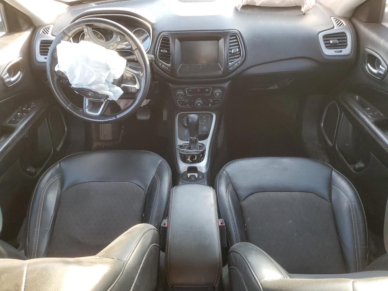 2019 Jeep Compass VIN 3C4NJDBB6KT689461 Copart auction photo, side / undercarriage damage thumbnail 8