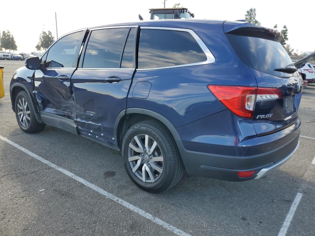 2019 Honda Pilot VIN 5FNYF5H58KB004915 Copart auction photo, side damage thumbnail 2